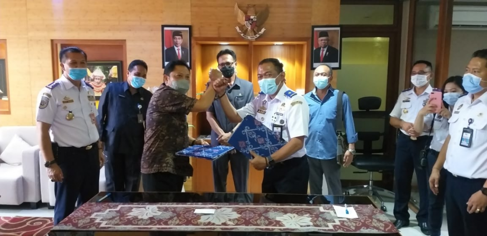 KEMENHUB DAN PEMERINTAH KOTA DENPASAR TANDATANGANI PERJANJIAN HIBAH DAERAH DAN BERITA ACARA SERAH TERIMA BARANG MILIK DAERAH