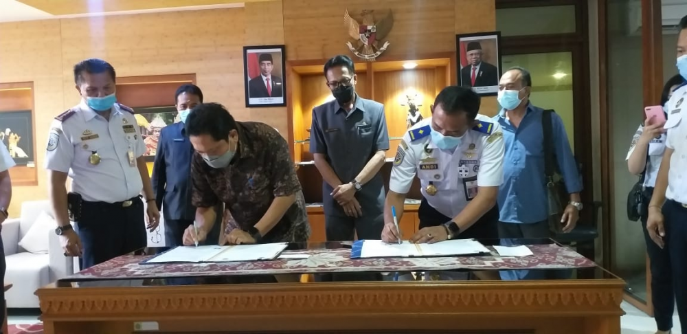 KEMENHUB DAN PEMERINTAH KOTA DENPASAR TANDATANGANI PERJANJIAN HIBAH DAERAH DAN BERITA ACARA SERAH TERIMA BARANG MILIK DAERAH