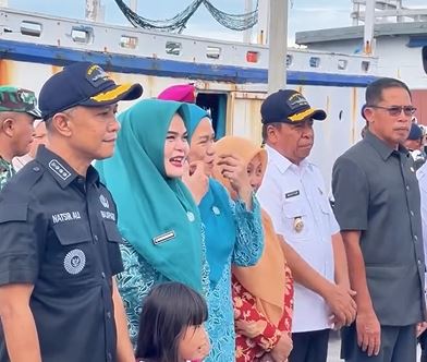 Kedatangan KRI MARLIN-877 di Pelabuhan Benteng Selayar