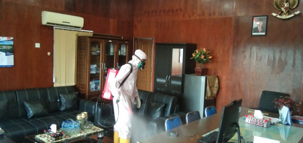 Senin, 16 November 2020 untuk mendukung program pemerintah memutus rantai penyebaran covid-19, Kantor Otoritas Pelabuhan Utama Belawan secara rutin melakukan sterilisasi penyemproton disinfektan di seluruh area lingkungan Kantor Otoritas Pelabuhan Utama B
