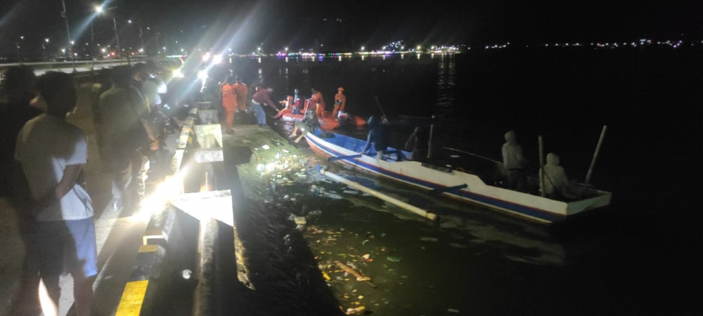 KNP 145 Syahbandar Palopo, Bersama Tim Gabungan Melakukan Pertolongan Terhadap  5 Nelayan yang Mengalami Kerusakan Perahu Di Tengah Laut