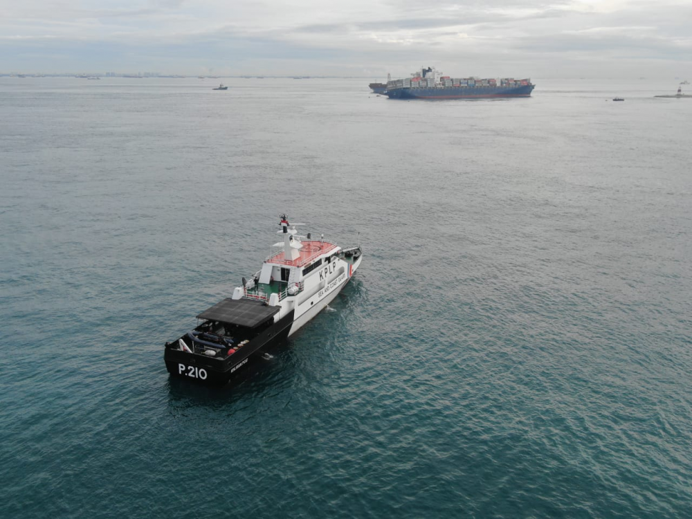 KAPAL MV. TINA 1 KANDAS DI PERAIRAN BATU BERHENTI KEPULAUAN RIAU, KEMENHUB KERAHKAN DUA KAPAL PATROLI KPLP