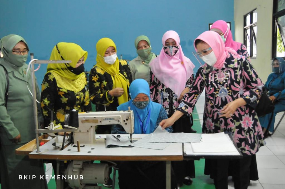 KEMENHUB BERI PELATIHAN WIRAUSAHA BAGI PEREMPUAN DI SEKITAR PELABUHAN PATIMBAN