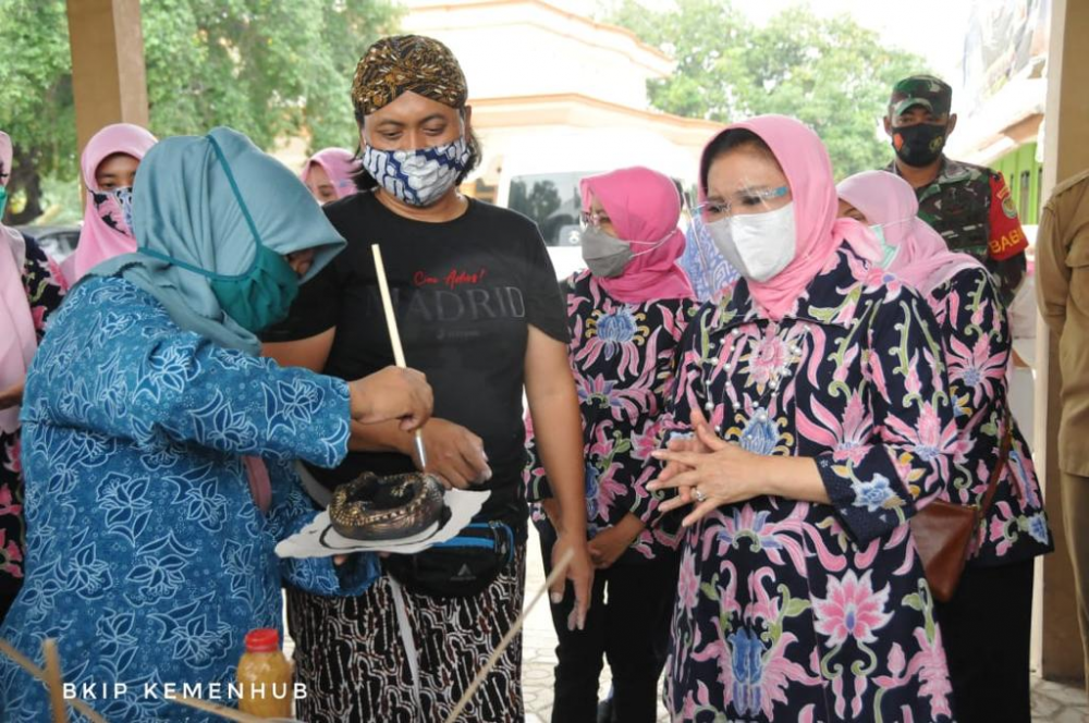 KEMENHUB BERI PELATIHAN WIRAUSAHA BAGI PEREMPUAN DI SEKITAR PELABUHAN PATIMBAN