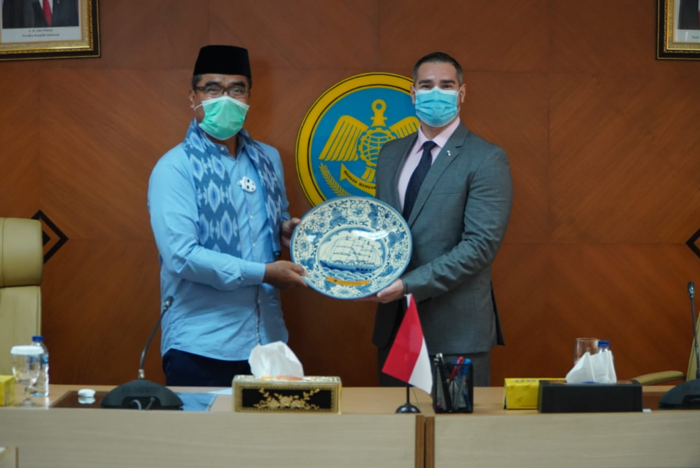 DORONG PEMULIHAN EKONOMI DAN KERJASAMA DI SEKTOR TRANSPORTASI LAUT, DIRJEN HUBLA GELAR PERTEMUAN DENGAN DUBES PANAMA UNTUK INDONESIA