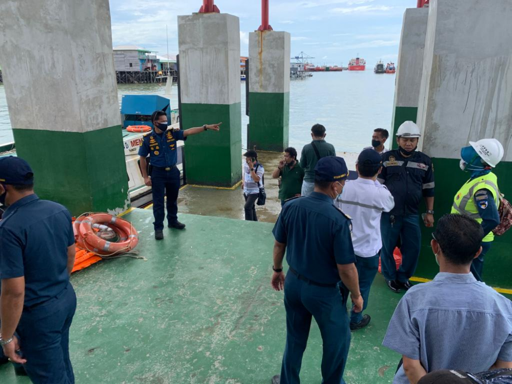 PERIKSA 12 SPEEDBOAT DI PELABUHAN TANGKAYU 1, KSOP KELAS III TARAKAN TEMUKAN 6 LIFEBUOY DAN 28 LIFE JACKET YANG TIDAK LAIK