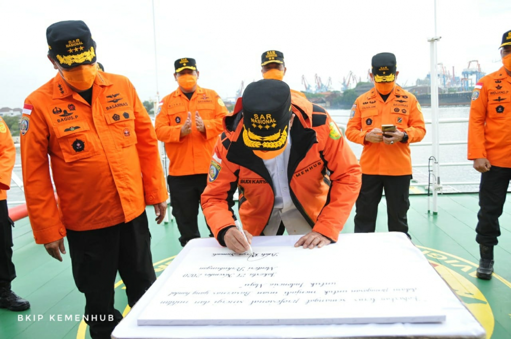 Tinjau Kapal Basarnas, Menhub Apresiasi Kesiapsiagaan Basarnas di Tengah Pandemi Covid-19