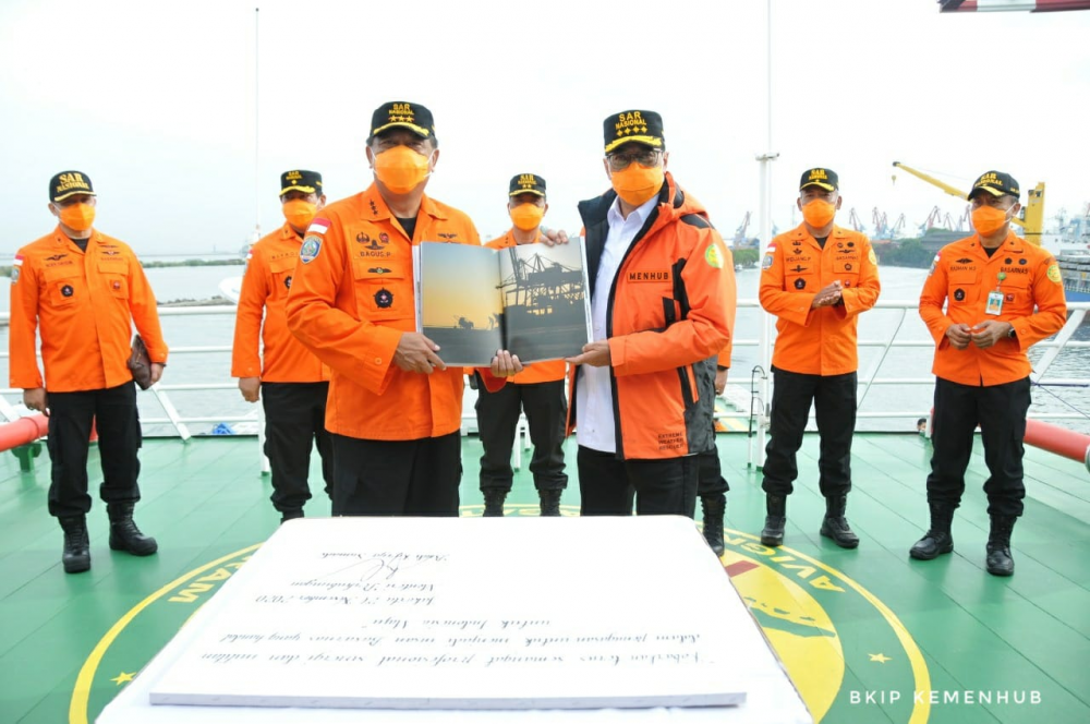 Tinjau Kapal Basarnas, Menhub Apresiasi Kesiapsiagaan Basarnas di Tengah Pandemi Covid-19