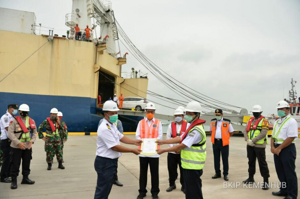 JELANG SOFT LAUNCHING, MENHUB TINJAU UJI COBA BONGKAR MUAT PELABUHAN PATIMBAN