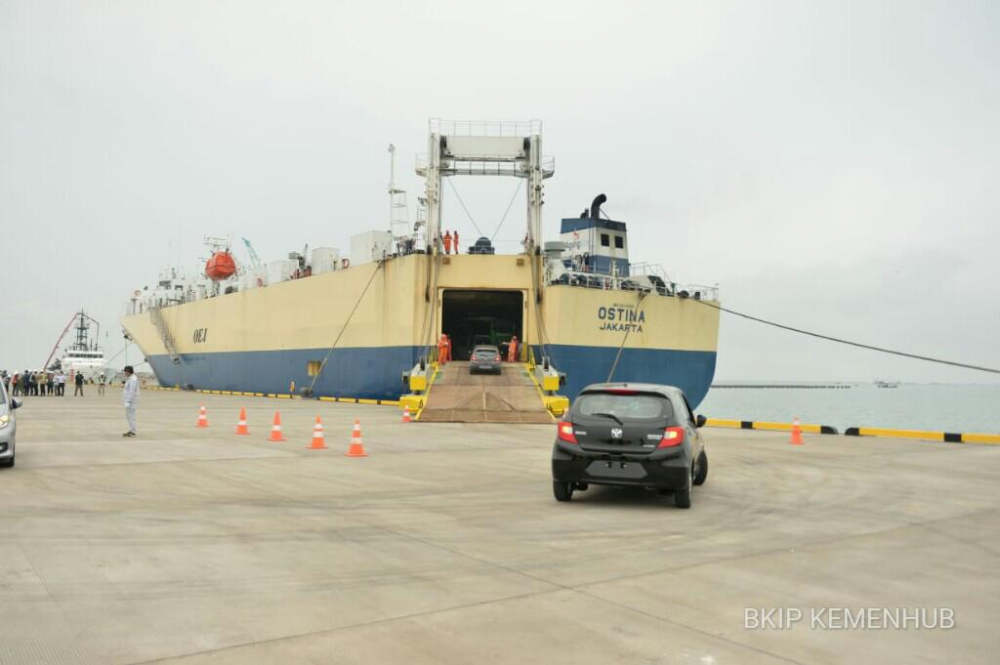 JELANG SOFT LAUNCHING, MENHUB TINJAU UJI COBA BONGKAR MUAT PELABUHAN PATIMBAN