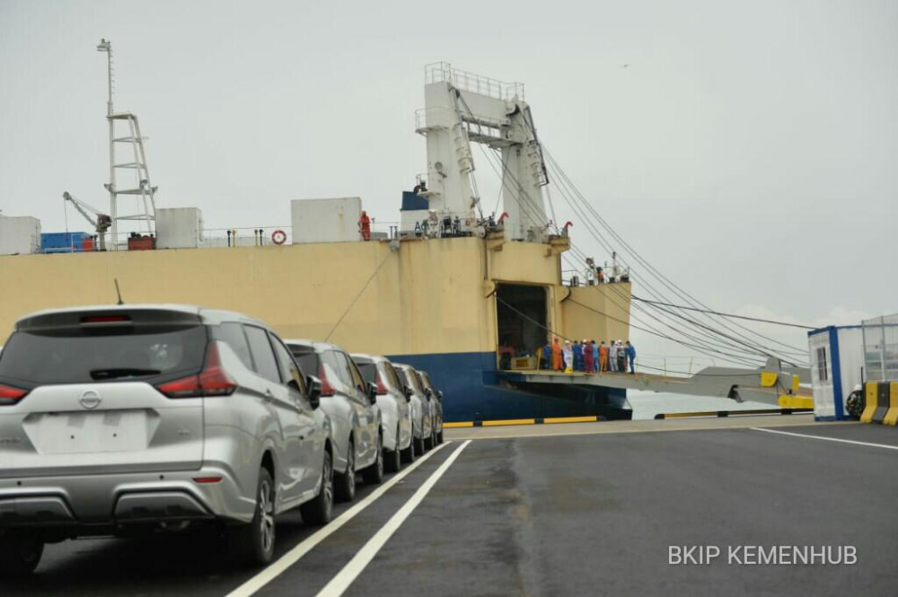 JELANG SOFT LAUNCHING, MENHUB TINJAU UJI COBA BONGKAR MUAT PELABUHAN PATIMBAN