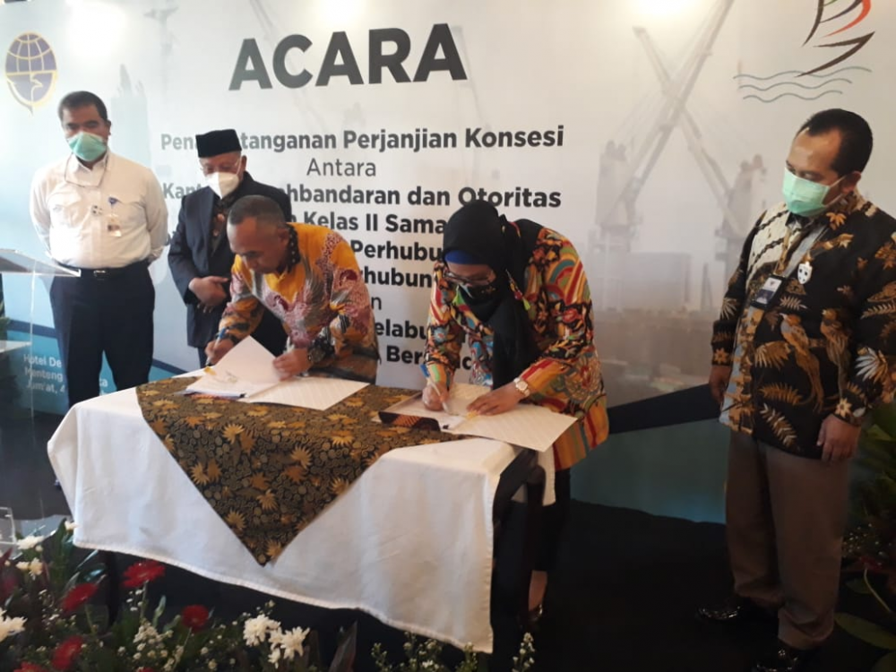 PERJANJIAN KONSESI PENGUSAHAAN JASA KEPELABUHANAN PADA TERMINAL ALIH MUAT BARANG (SHIP TO SHIP TRANSFER) MUARA BERAU DI PELABUHAN SAMARINDA DITANDATANGANI