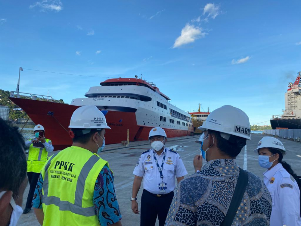 JELANG NATAL TAHUN 2020 DAN TAHUN BARU 2021, TIM PEMERIKSAAN KELAIKLAUTAN KAPAL DITJEN HUBLA UJI PETIK SECARA ACAK TIGA KAPAL PENUMPANG DI PELABUHAN JAYAPURA