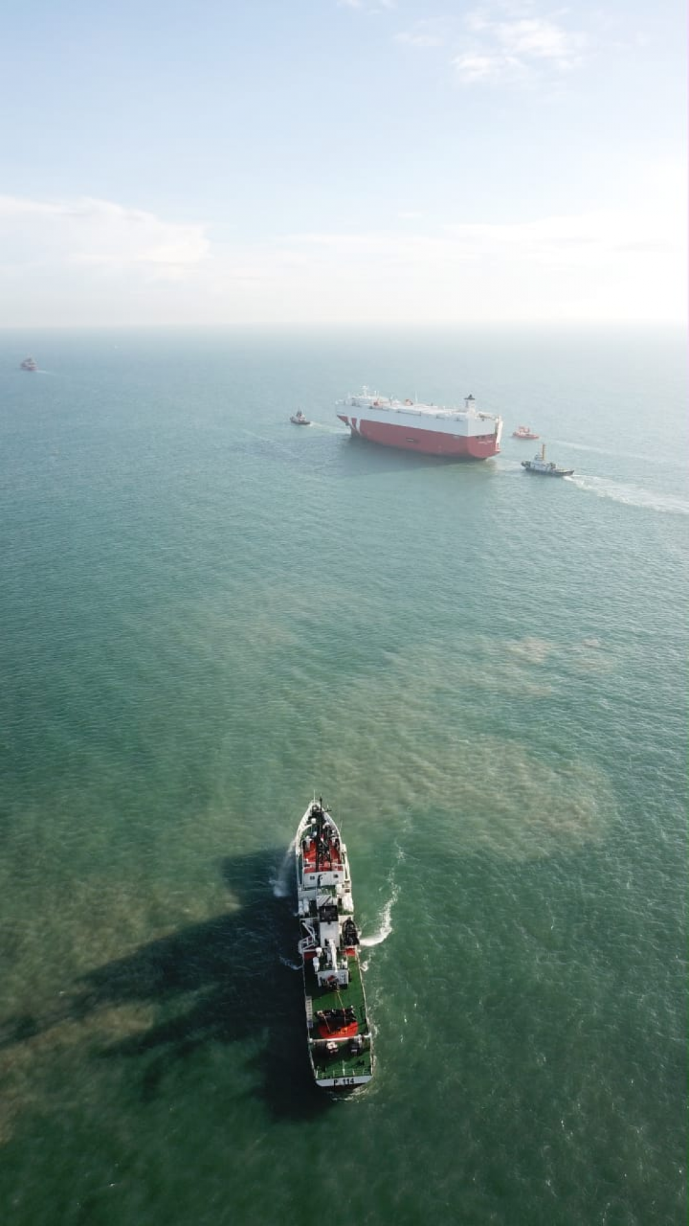 3 KAPAL PATROLI KPLP KAWAL KAPAL MV. SUZUKA EXPRESS DARI PELABUHAN PATIMBAN