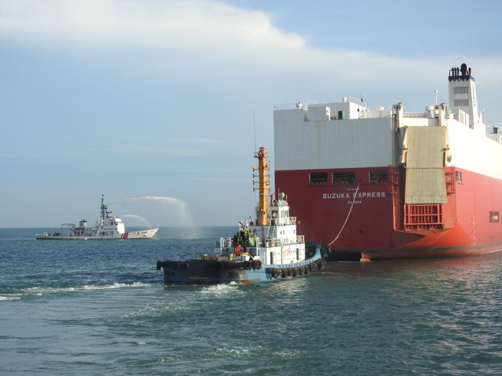 3 KAPAL PATROLI KPLP KAWAL KAPAL MV. SUZUKA EXPRESS DARI PELABUHAN PATIMBAN