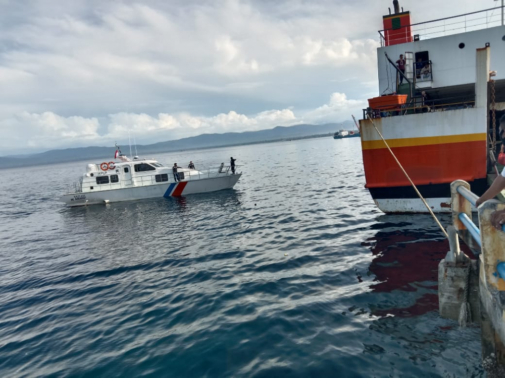 Pengawasan Kapal oleh Kapal Patroli KN.P. 491 Kantor UPP Amahai