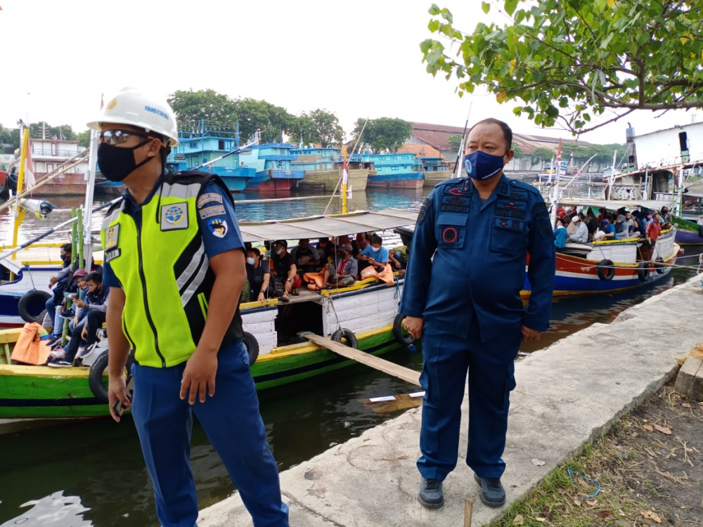 GIAT POSKO TERPADU NATARU 2020/2021, KSOP KELAS IV PROBOLINGGO MELAKUKAN PENGAWASAN KESELAMATAN DAN KEAMANAN PELAYARAN KAPAL PENYEBRANGAN TRADISIONAL
