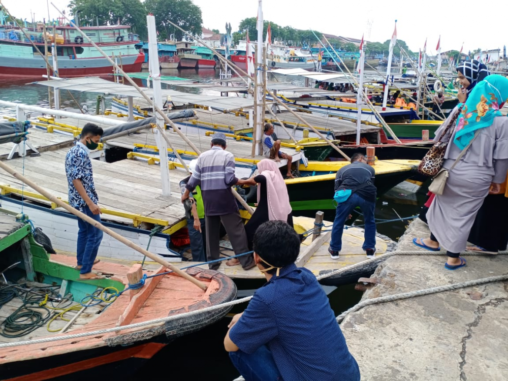 GIAT POSKO TERPADU NATARU 2020/2021, KSOP KELAS IV PROBOLINGGO MELAKUKAN PENGAWASAN KESELAMATAN DAN KEAMANAN PELAYARAN KAPAL PENYEBRANGAN TRADISIONAL
