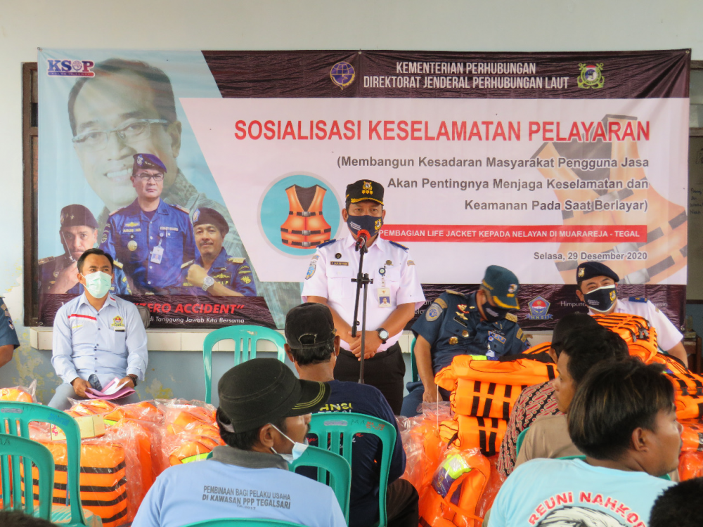 JELANG AKHIR TAHUN 2020, KEMENHUB SOSIALISASIKAN KESELAMATAN PELAYARAN DI PELABUHAN TEGAL
