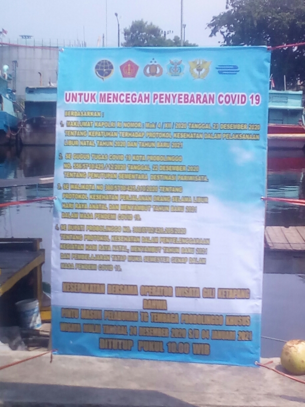 GIAT PENEGAKAN PROTOKOL KESEHATAN MELALUI PEMBATASAN JAM OPERASIONAL KAPAL PENYEBRANGAN TRADISIONAL UNTUK PARA WISATAWAN YANG HENDAK MENYEBERANG DARI PELABUHAN PROBOLINGGO KE PULAU GILI KETAPANG DEMI MENCEGAH PENYEBARAN WABAH COVID-19 DI PELABUHAN PROBOLI
