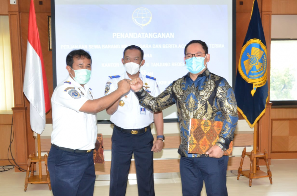 KEMENHUB SERAHTERIMAKAN TANAH DAN BANGUNAN SEBAGAI LAHAN LAPANGAN PENUMPUKAN DI PELABUHAN TANJUNG REDEB KALIMANTAN TIMUR