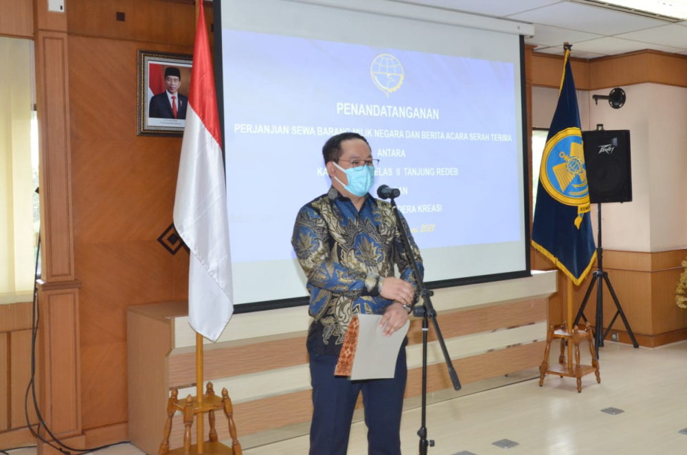 KEMENHUB SERAHTERIMAKAN TANAH DAN BANGUNAN SEBAGAI LAHAN LAPANGAN PENUMPUKAN DI PELABUHAN TANJUNG REDEB KALIMANTAN TIMUR
