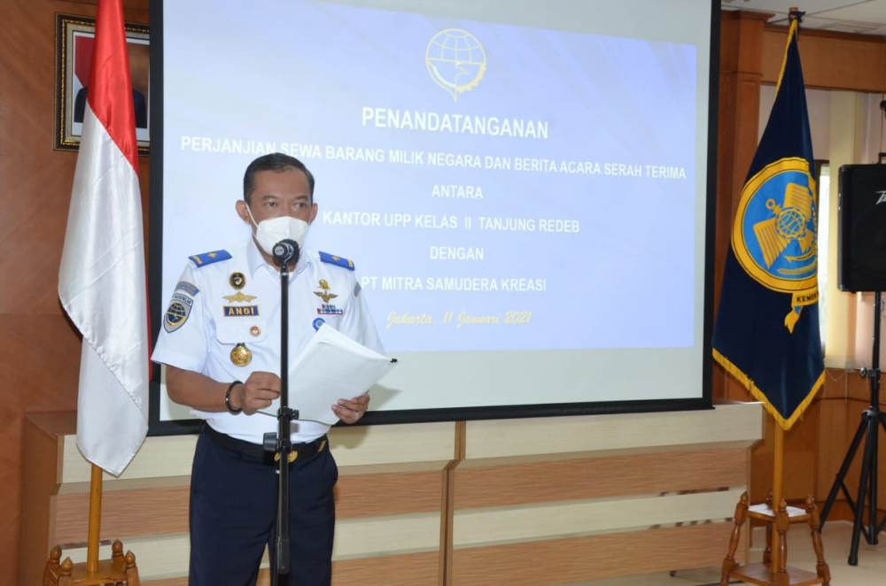 KEMENHUB SERAHTERIMAKAN TANAH DAN BANGUNAN  SEBAGAI LAHAN LAPANGAN PENUMPUKAN DI PELABUHAN TANJUNG REDEB KALIMANTAN TIMUR