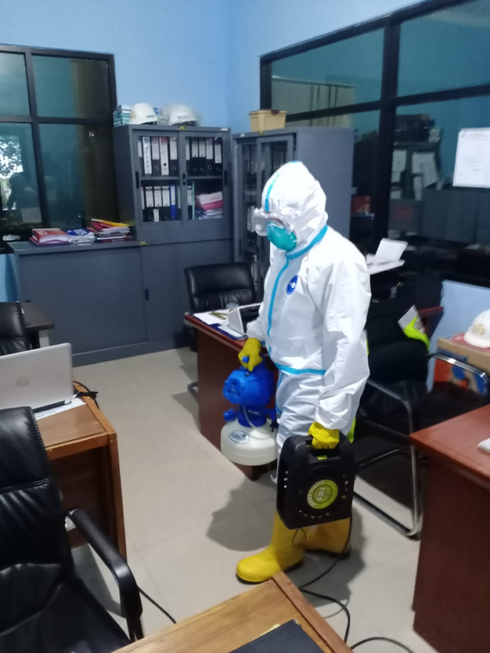 CEGAH PENYEBARAN VIRUS COVID-19, KSOP KELAS IV PROBOLINGGO MENGGELAR RAPID TEST ANTIGEN DAN PENYEMPROTAN DESINFECTAN