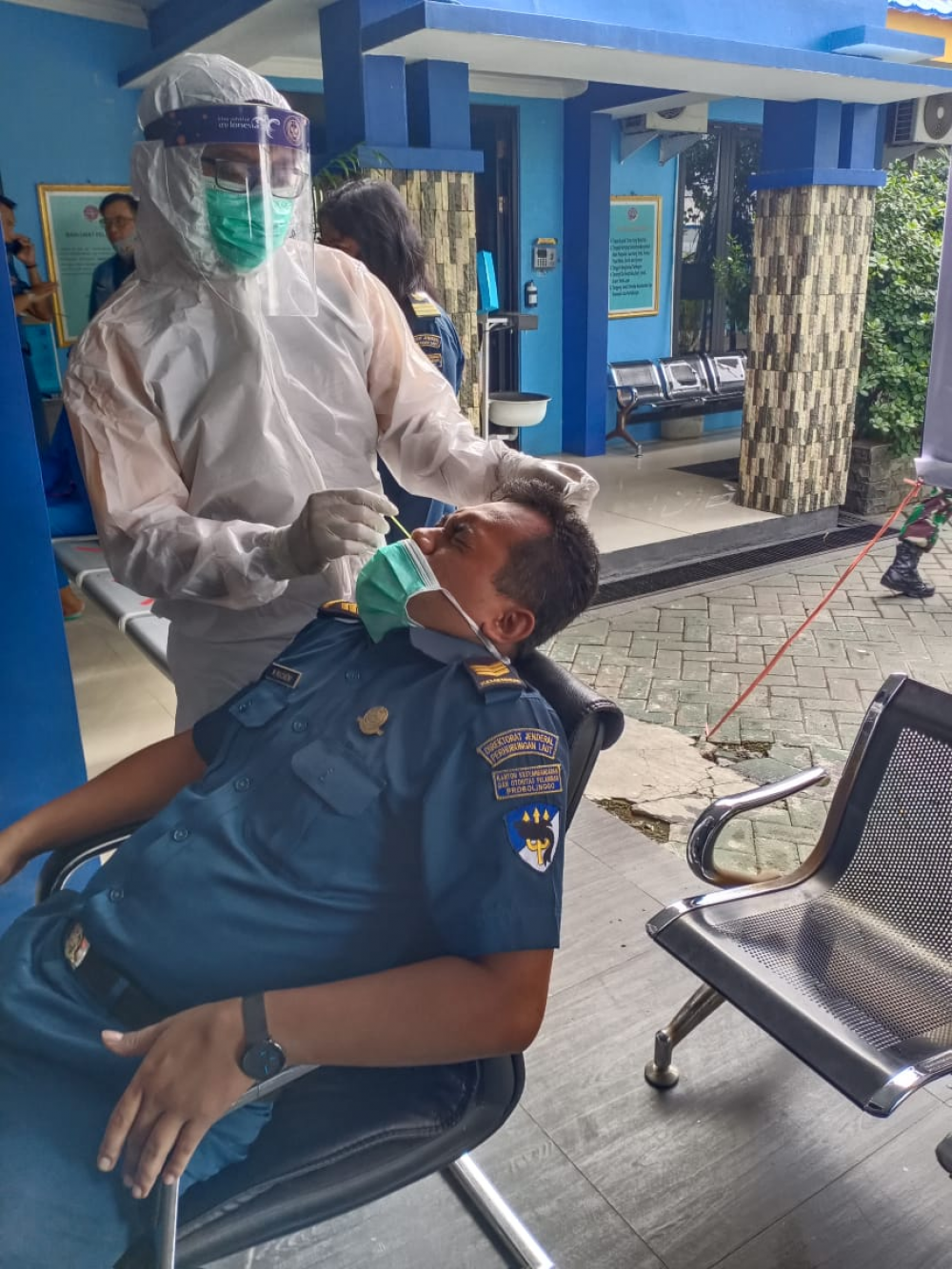 CEGAH PENYEBARAN VIRUS COVID-19, KSOP KELAS IV PROBOLINGGO MENGGELAR RAPID TEST ANTIGEN DAN PENYEMPROTAN DESINFECTAN
