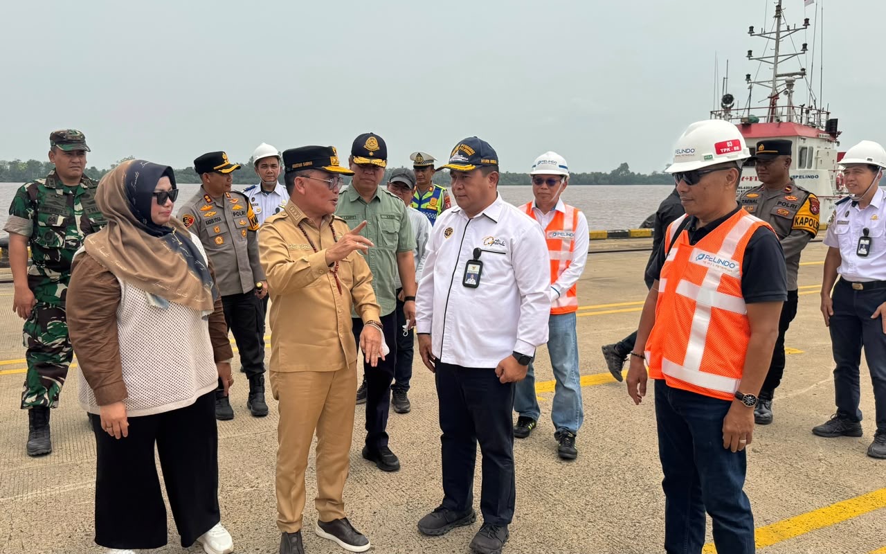 GUBERNUR KALTENG TINJAU PELABUHAN BAGENDANG, KSOP SAMPIT PASTIKAN PELAYARAN DAN DISTRIBUSI LOGISTIK TETAP LANCAR