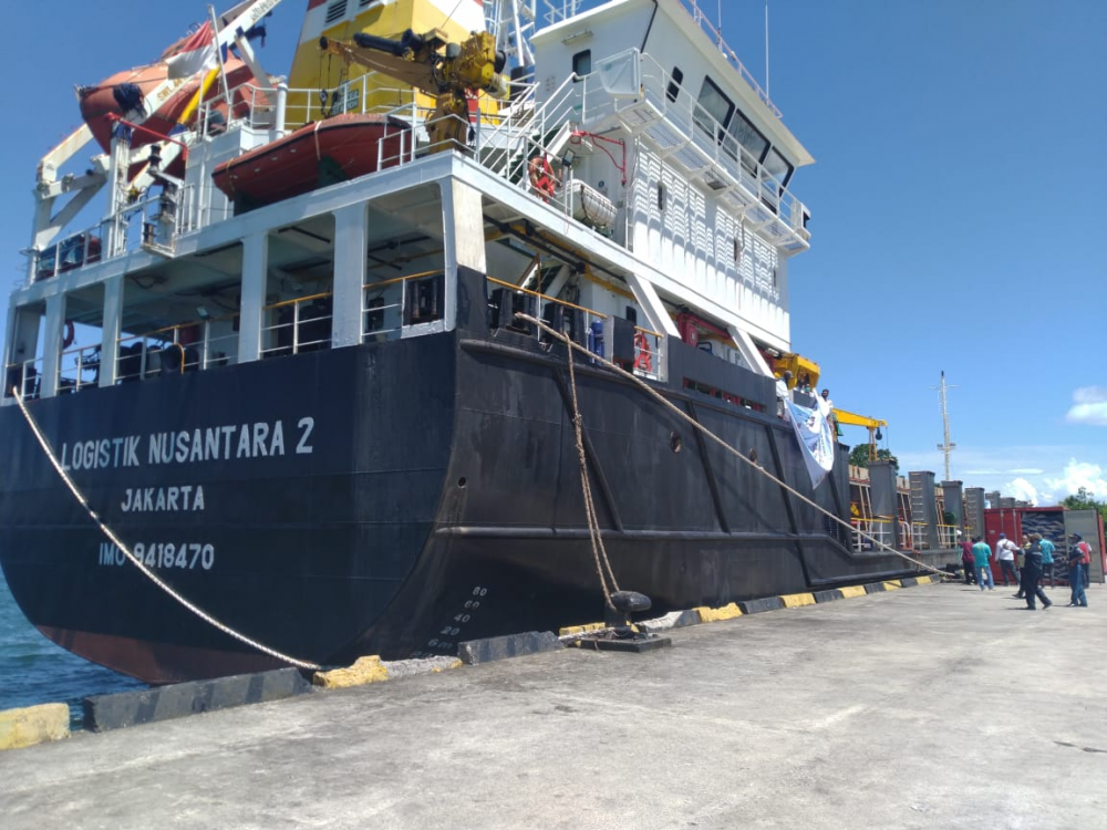 ANGKUT BAPOKTING DARI MERAUKE, PELAYARAN PERDANA KAPAL TOL LAUT KM. LOGISTIK NUSANTARA 2 TIBA DI KABUPATEN FAKFAK PAPUA BARAT