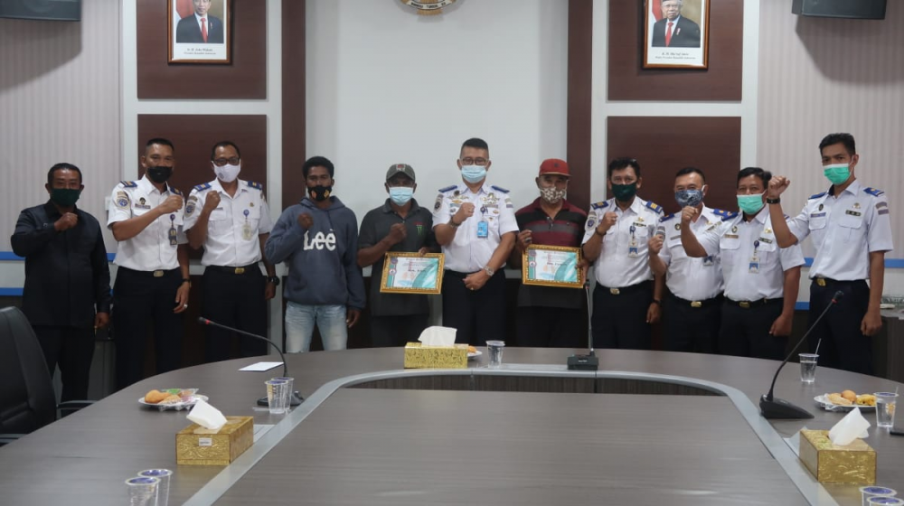 Pemberian Apresiasi Kepada 2 Orang Nelayan Pulau Mapur