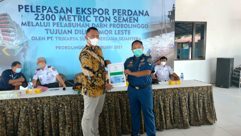 EKSPOR PERDANA SEMEN DARI PELABUHAN PROBOLINGGO TUJUAN DILI, TIMOR LESTE
