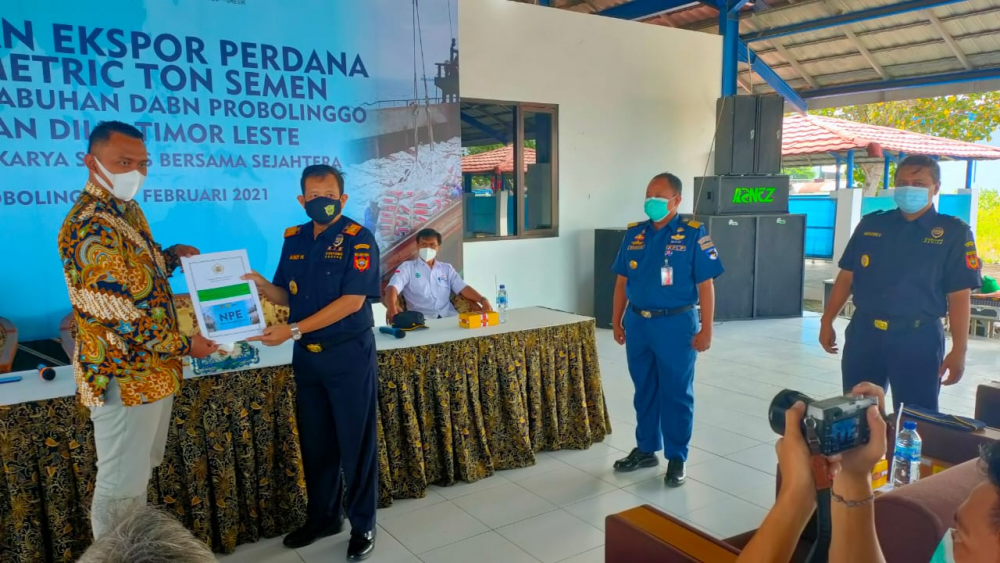 EKSPOR PERDANA SEMEN DARI PELABUHAN PROBOLINGGO TUJUAN DILI, TIMOR LESTE