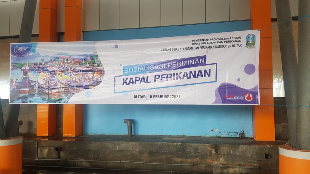 GIAT SOSIALISASI PERIZINAN KAPAL PERIKANAN DAN PENYERAHAN PAS KECIL DAN GROSS AKTA DI TAMBAKREJO, BLITAR