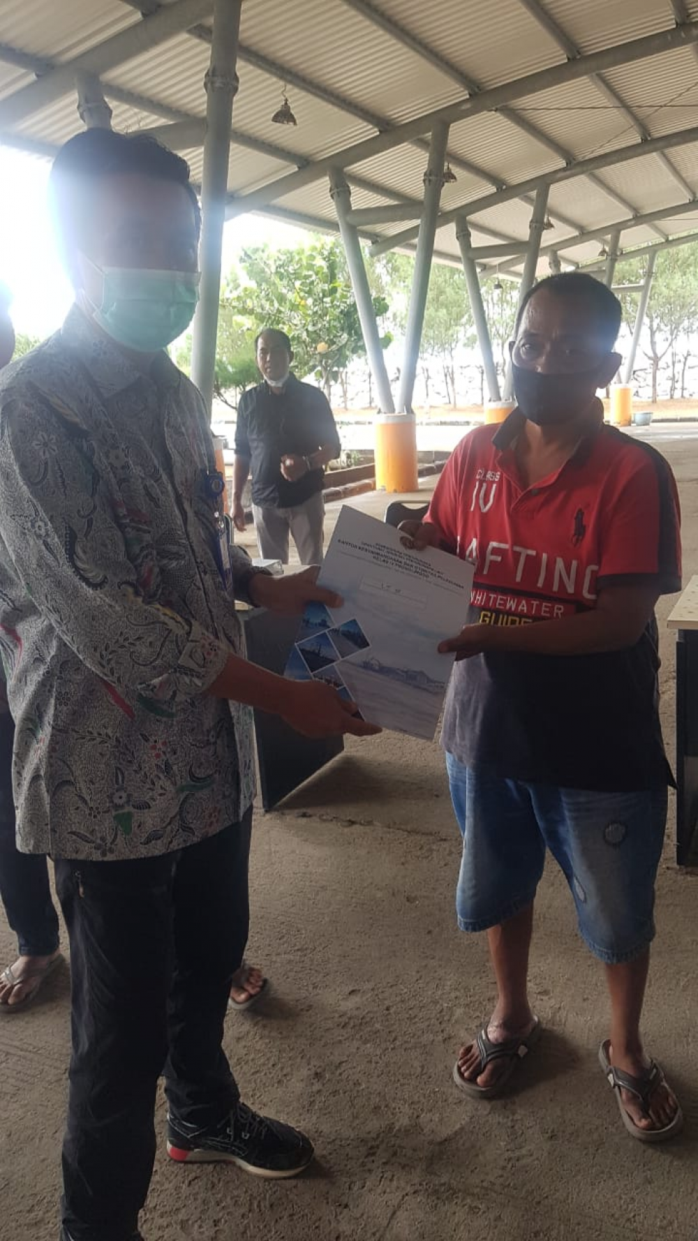GIAT SOSIALISASI PERIZINAN KAPAL PERIKANAN DAN PENYERAHAN PAS KECIL DAN GROSS AKTA DI TAMBAKREJO, BLITAR