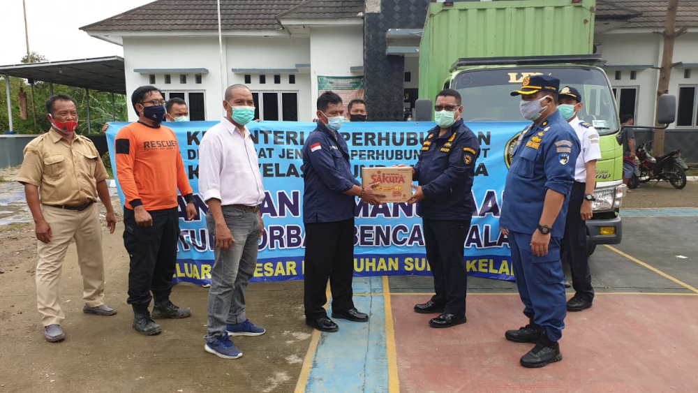 KSOP KELAS III SUNDA KELAPA KIRIM BANTUAN KEMANUSIAAN UNTUK KORBAN BANJIR KARAWANG