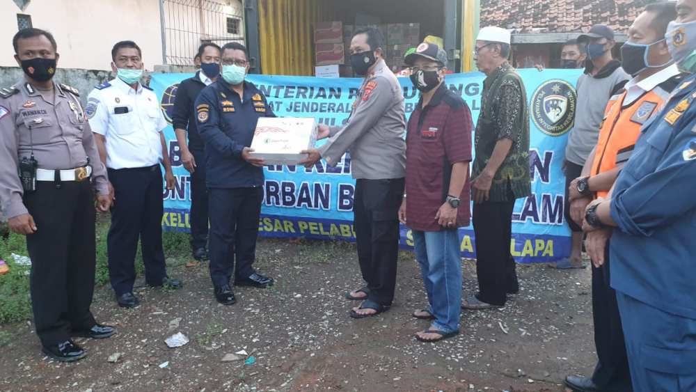 KSOP KELAS III SUNDA KELAPA KIRIM BANTUAN KEMANUSIAAN UNTUK KORBAN BANJIR KARAWANG