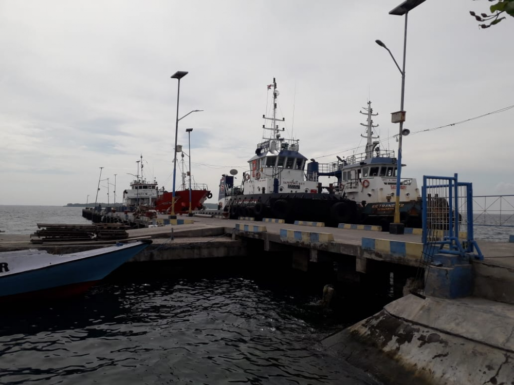AKSI CEPAT UPP SAPEKEN TANGANI TONGKANG STAR MARINE KANDAS DI KEPULAUAN KANGEAN