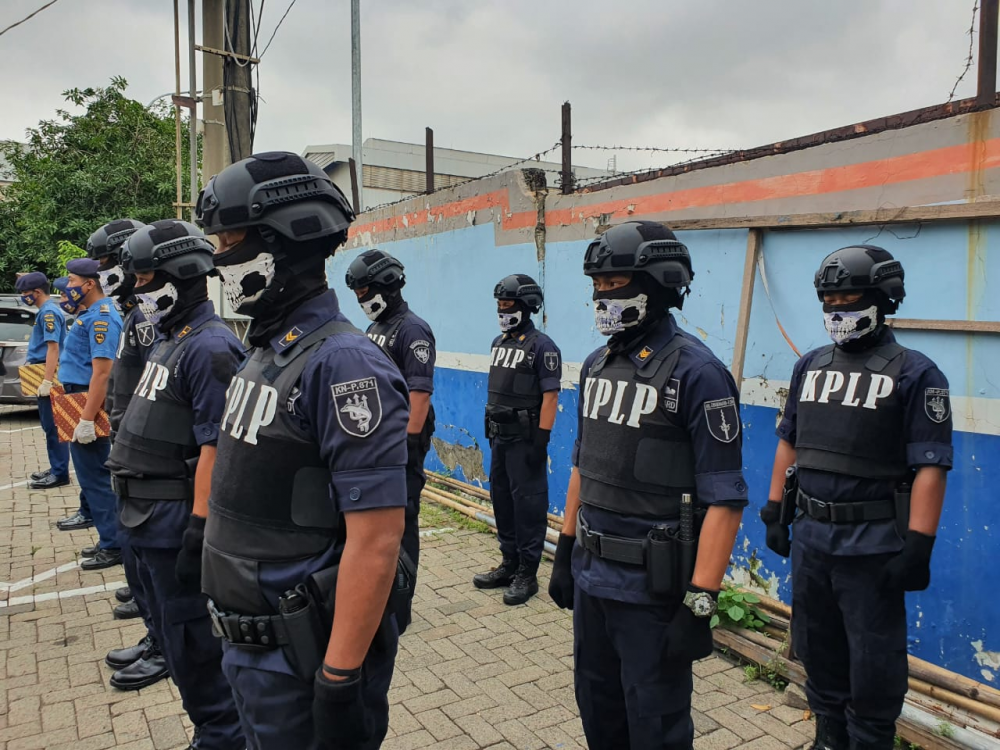 PANGKALAN PLP KELAS II TANJUNG PERAK KOMIT JAGA KESELAMATAN DAN KEAMANAN PELAYARAN DI PERAIRAN INDONESIA