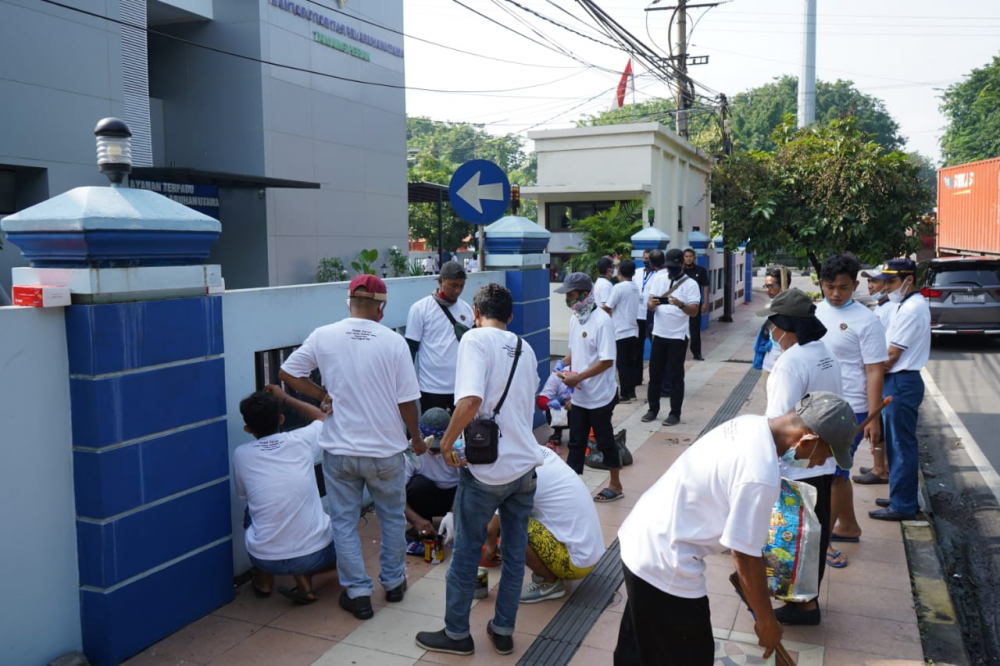 KEMENHUB LIBATKAN RATUSAN MASYARAKAT DALAM PROGRAM PADAT KARYA DI TANJUNG PERAK