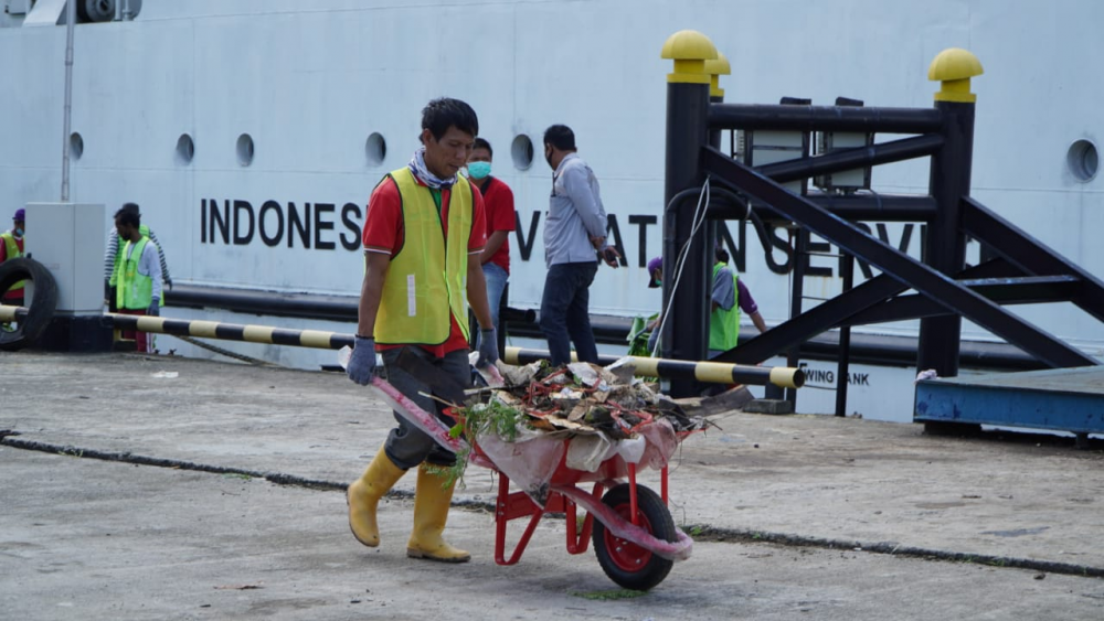 PEMELIHARAAN FASILITAS PELAYANAN DAN PELAYARAN, DITJEN HUBLA LIBATKAN RATUSAN ORANG DALAM ACARA PADAT KARYA DI PALEMBANG DAN SABANG