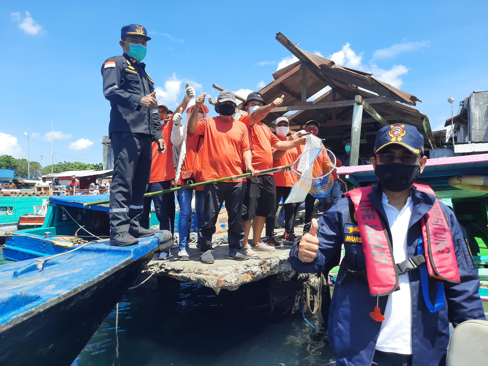 Padat Karya KSOP Bitung, Tujuh Dermaga Bersih