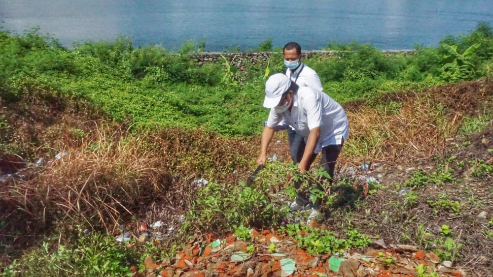 DISNAV KENDARI LIBATKAN 100 ORANG MASYARAKAT SEKITAR DI PROGRAM PADAT KARYA KEMENHUB