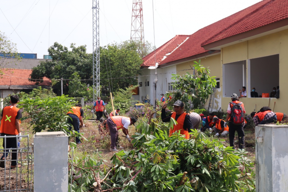 LIBATKAN MASYARAKAT SEKITAR, KEMENHUB GELAR PROGRAM PADAT KARYA DI SURABAYA DAN SUMATERA BARAT