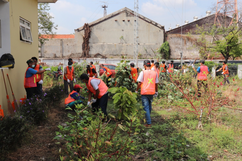 LIBATKAN MASYARAKAT SEKITAR, KEMENHUB GELAR PROGRAM PADAT KARYA DI SURABAYA DAN SUMATERA BARAT