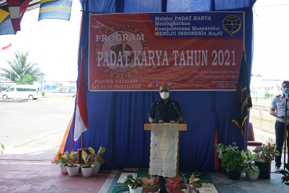 LIBATKAN MASYARAKAT, KEMENHUB GELAR PADAT KARYA SELAMA 12 HARI DI PONTIANAK