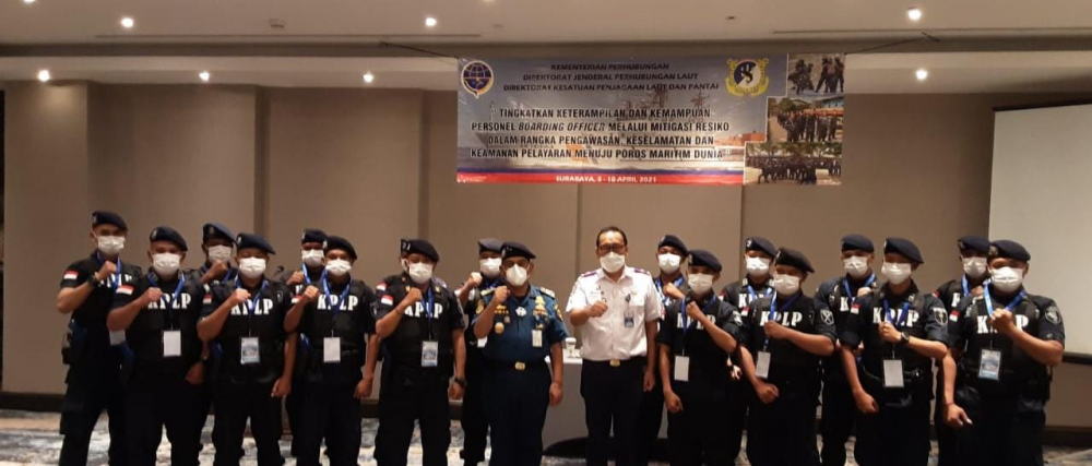 TINGKATKAN KOMPETENSI PENJAGA LAUT DAN PANTAI, KEMENHUB GELAR PELATIHAN BOARDING OFFICER PERSONIL KPLP