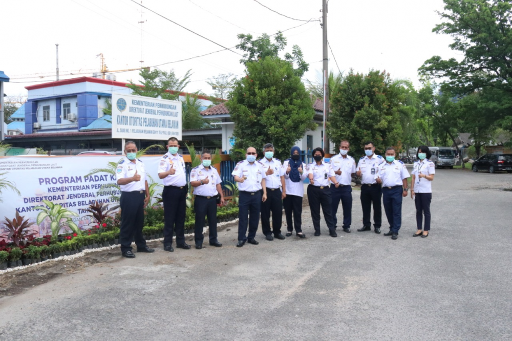 KANTOR OTORITAS PELABUHAN UTAMA BELAWAN LAKSANAKAN PROGRAM PADAT KARYA