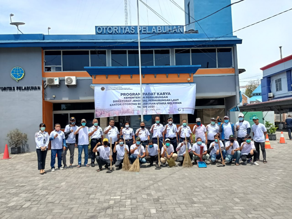 KANTOR OTORITAS PELABUHAN UTAMA BELAWAN LAKSANAKAN PROGRAM PADAT KARYA